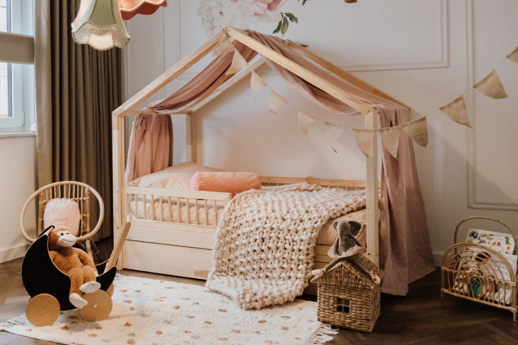 Cato Kick - Curtain House Bed