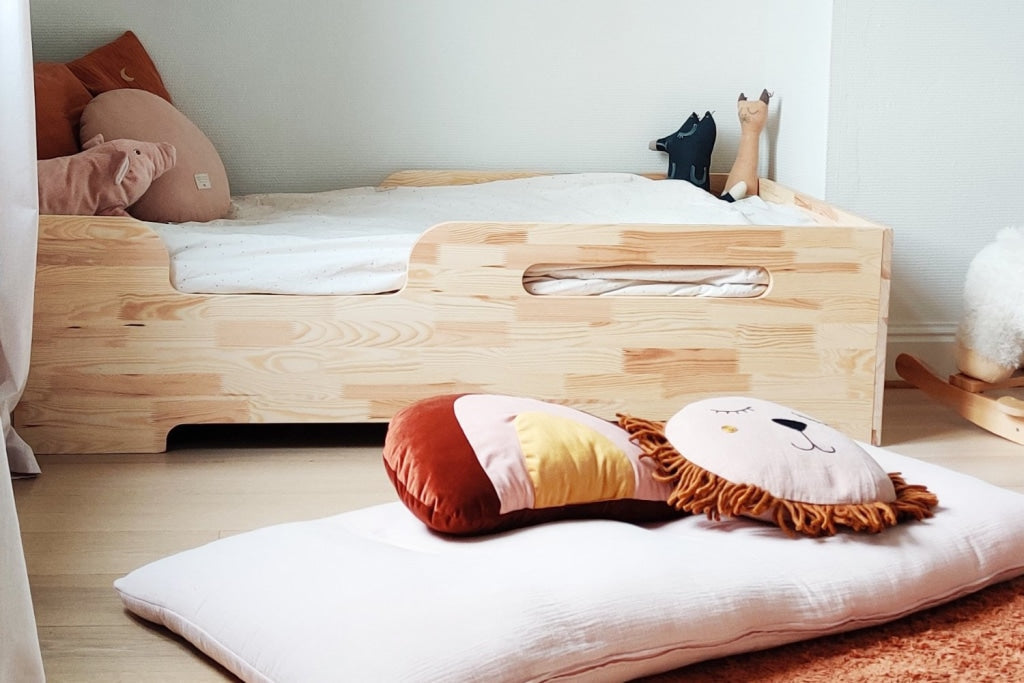 Junior bed