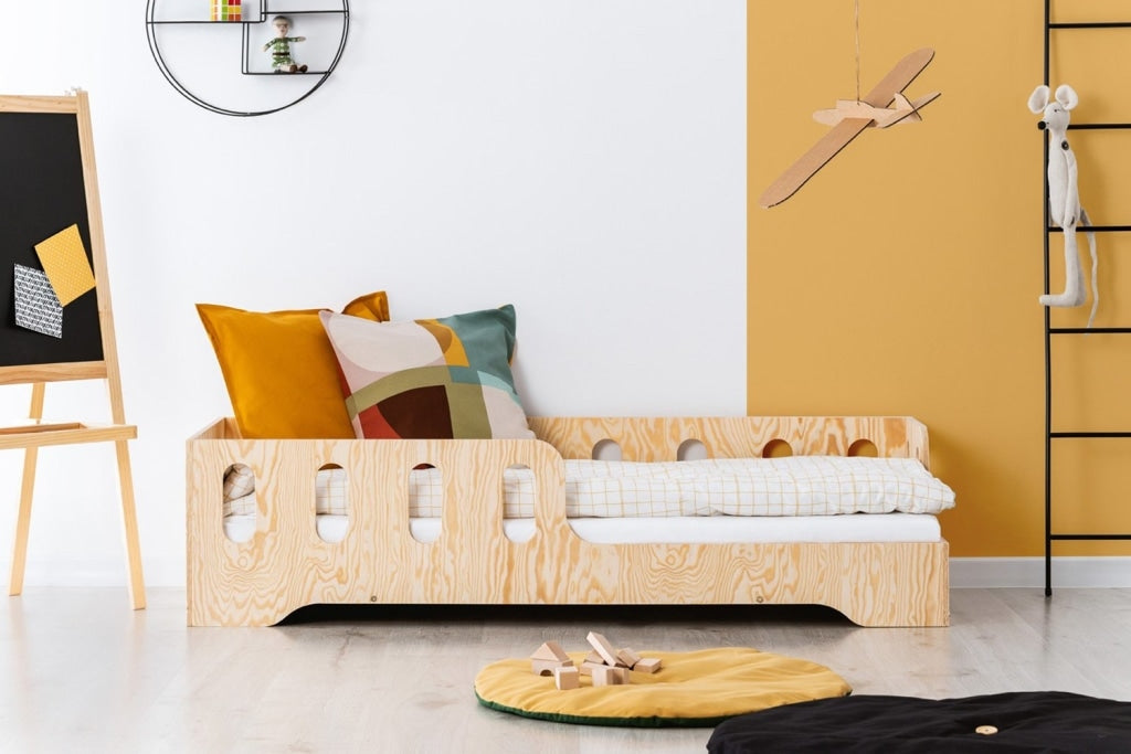 Junior bed