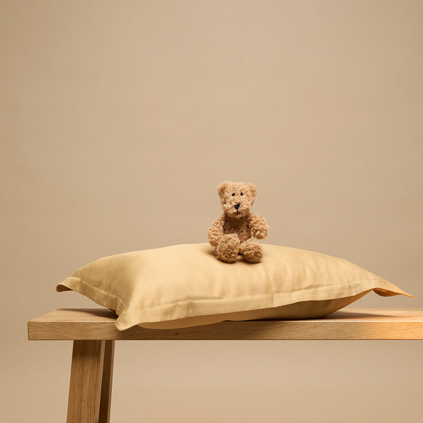 Fronha infantil em TENCEL™ twill amarelo ocre 50×60 cm