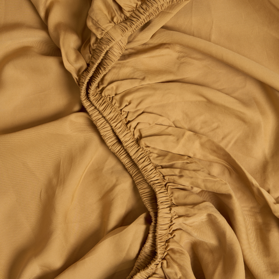 Børne kuvertlagen i TENCEL™ twill Okkergula 90x200